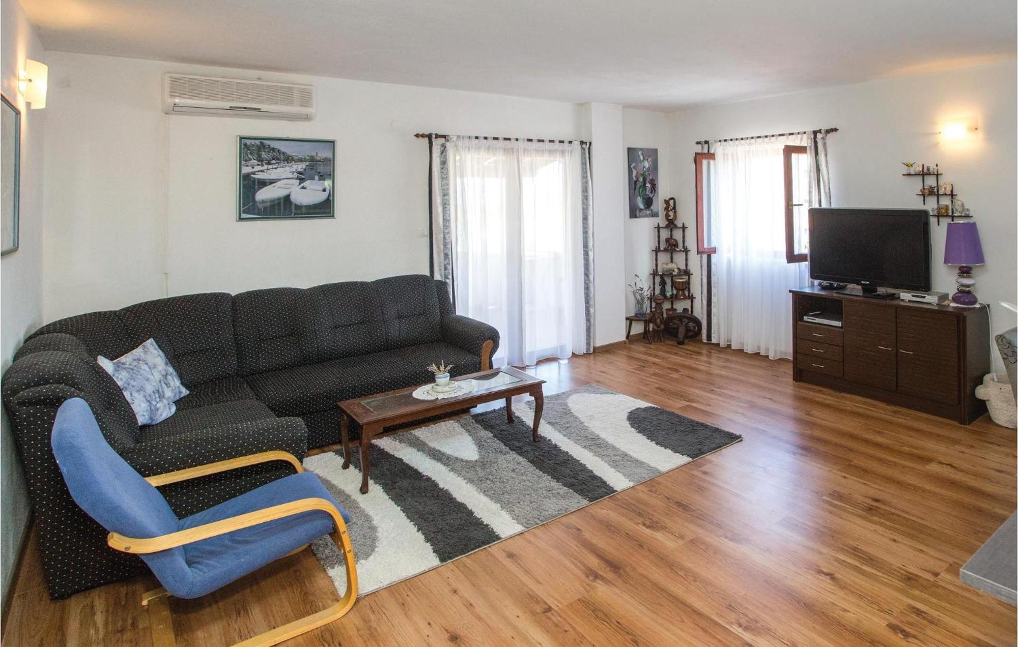 Nice Apartment In Splitska With Wifi Buitenkant foto